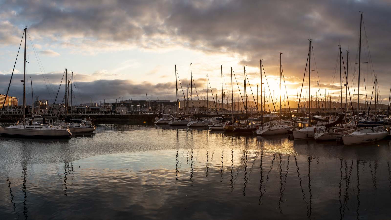 Vista de Puerto Deportivo Gijón
