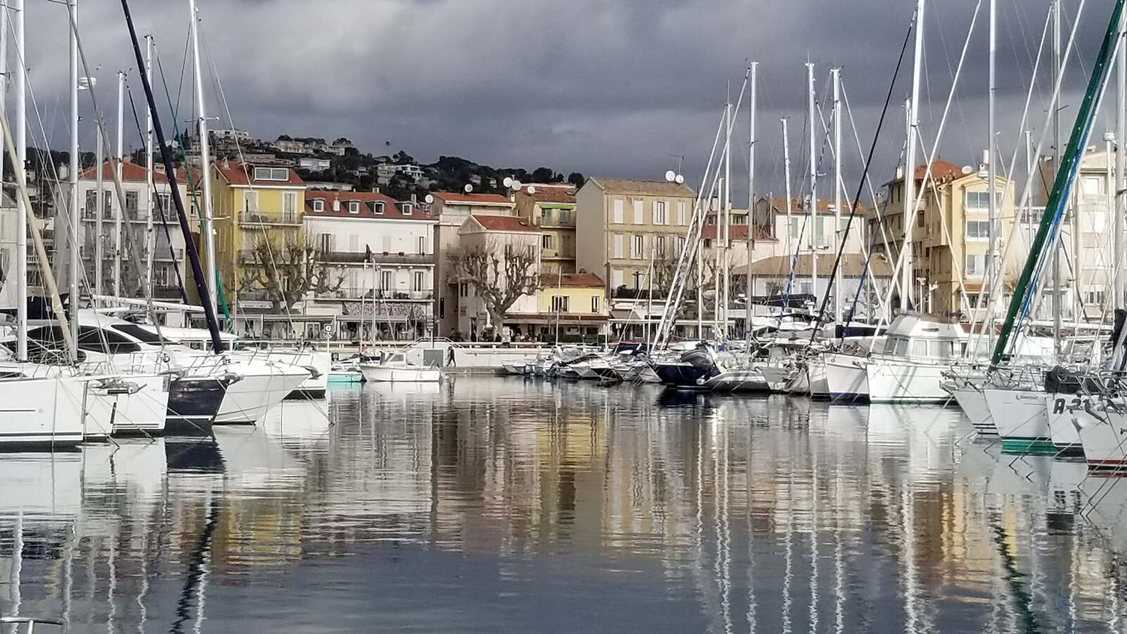 Vue du Vieux-Port de Golfe-Juan
