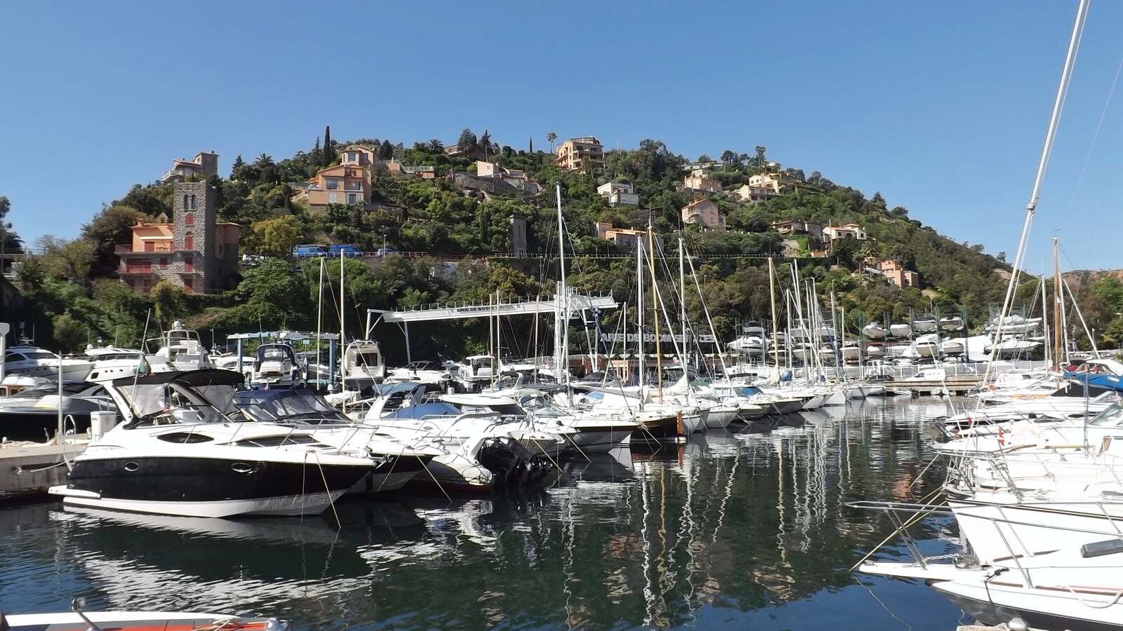 Vue du Port de la Rague