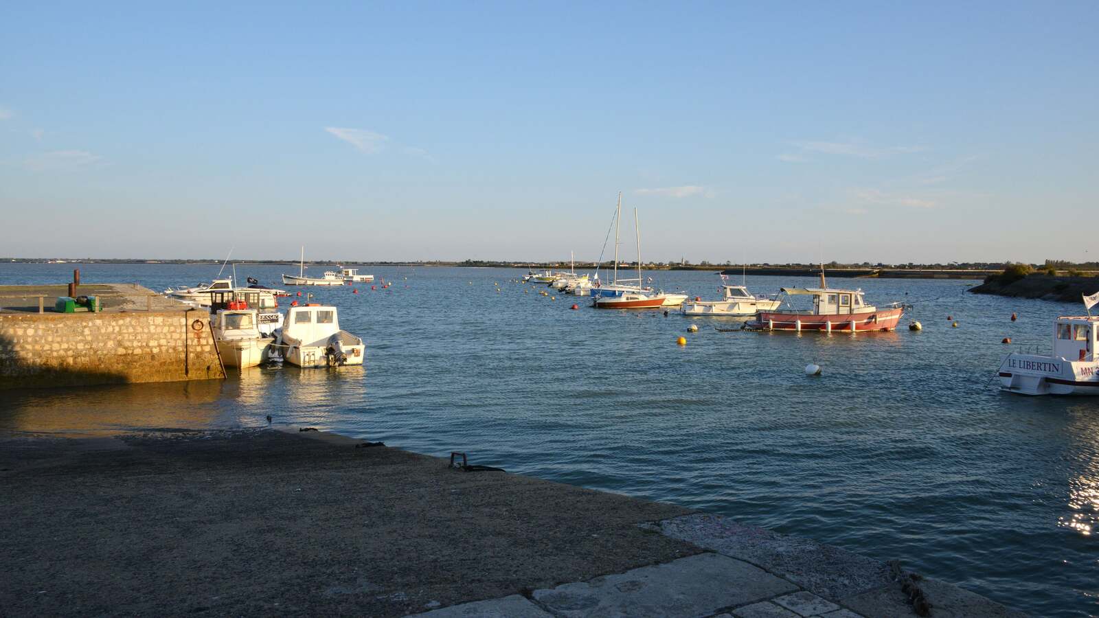 Vue du Port de Loix