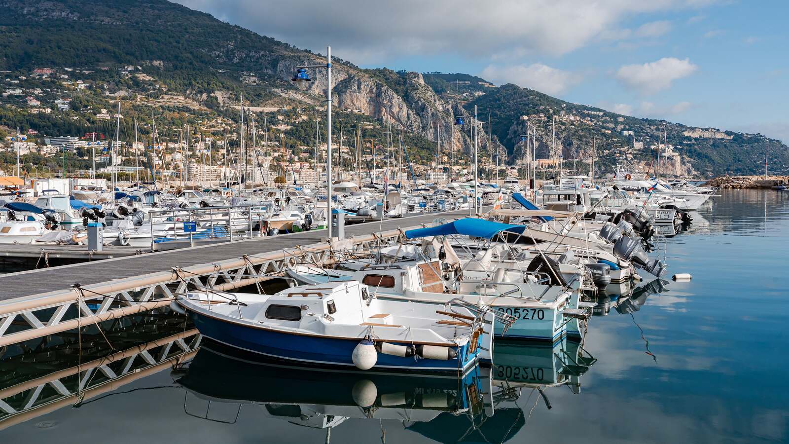 Vue du Vieux-Port de Menton