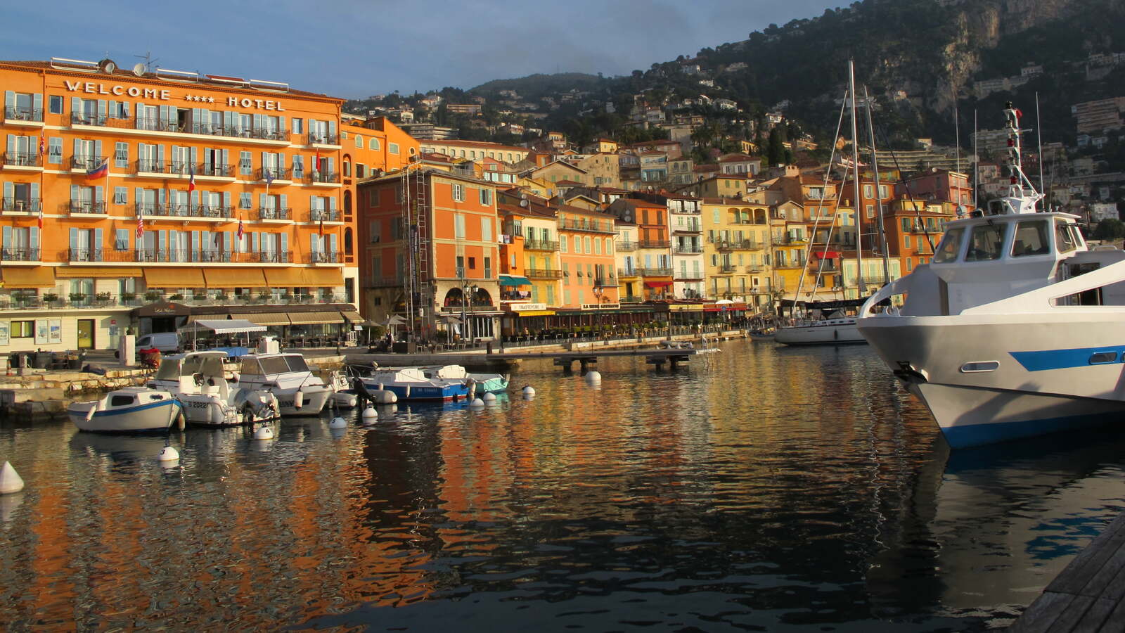 Vue du Port de la Santé