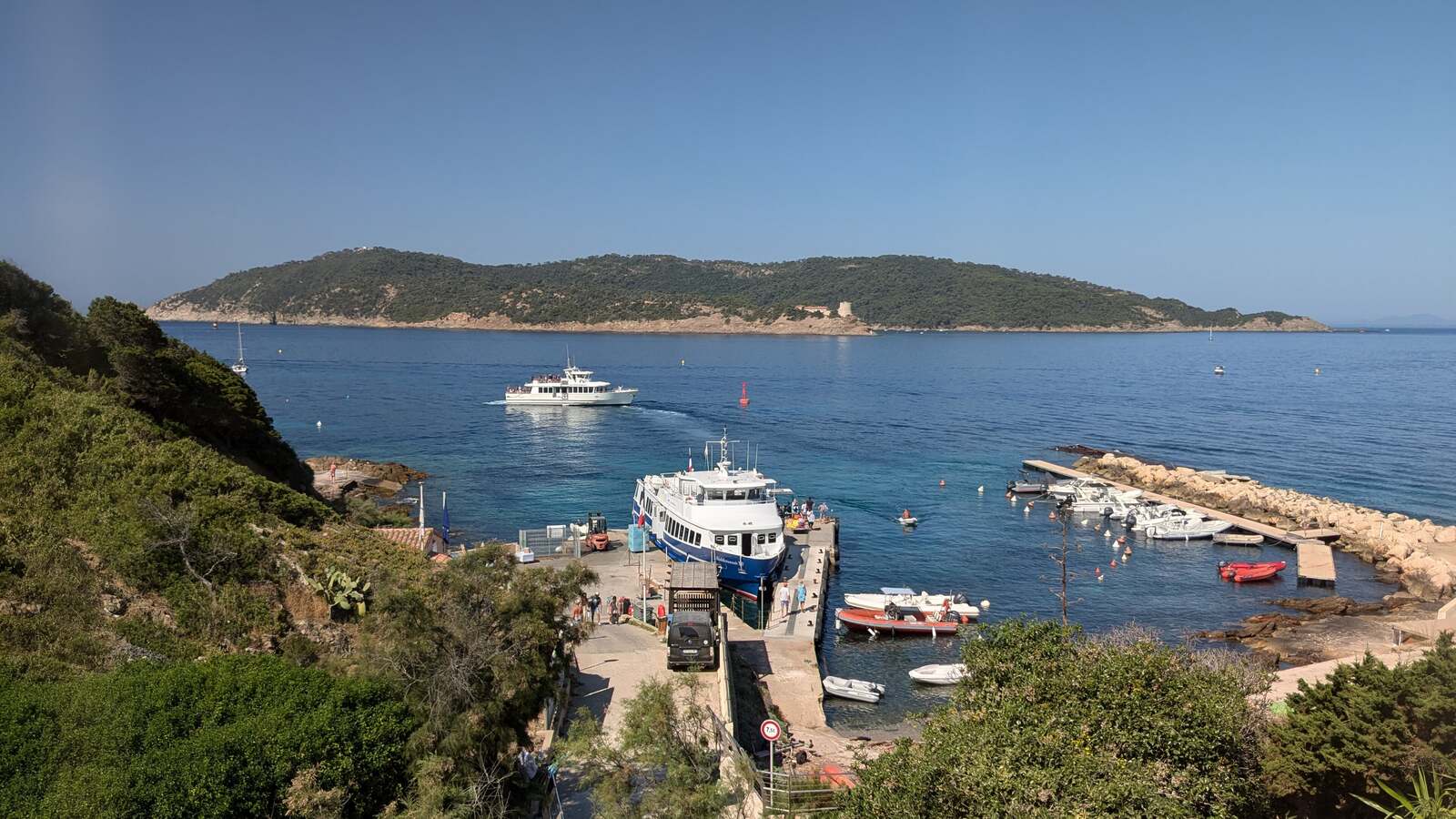 Vue du Port du Levant